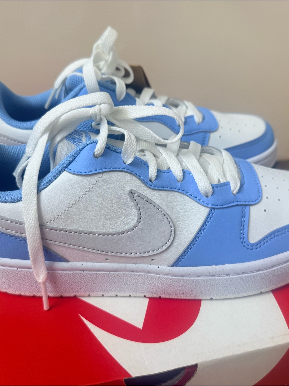 Nike Low Top Court Borough Sneakers in White/Light Blue NWT Size 6Y/8 Adult